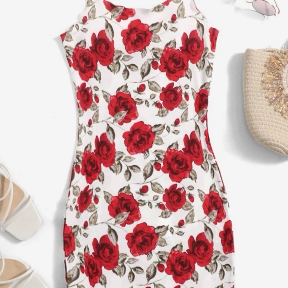 Bodycon never worn rose patterned dress 🌹